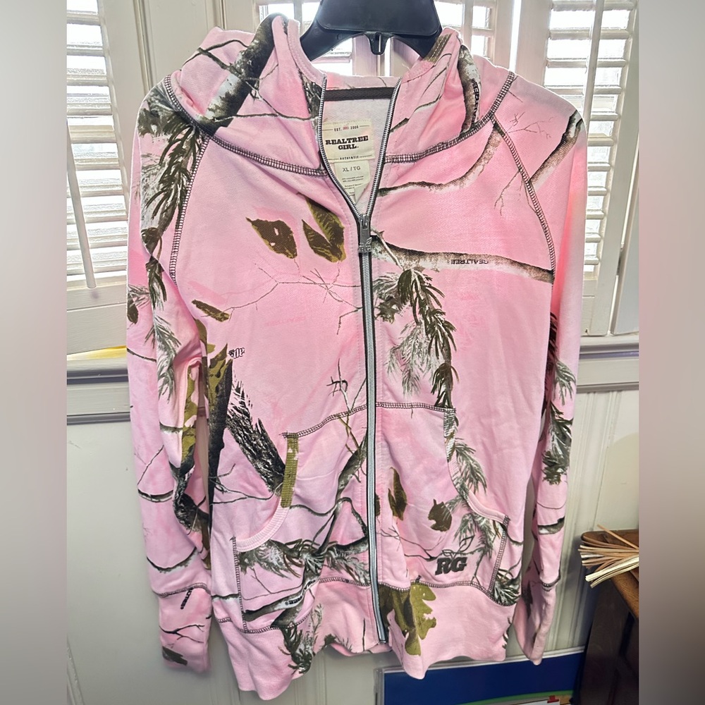 NEW!  Women’s Realtree pink camo jacket
